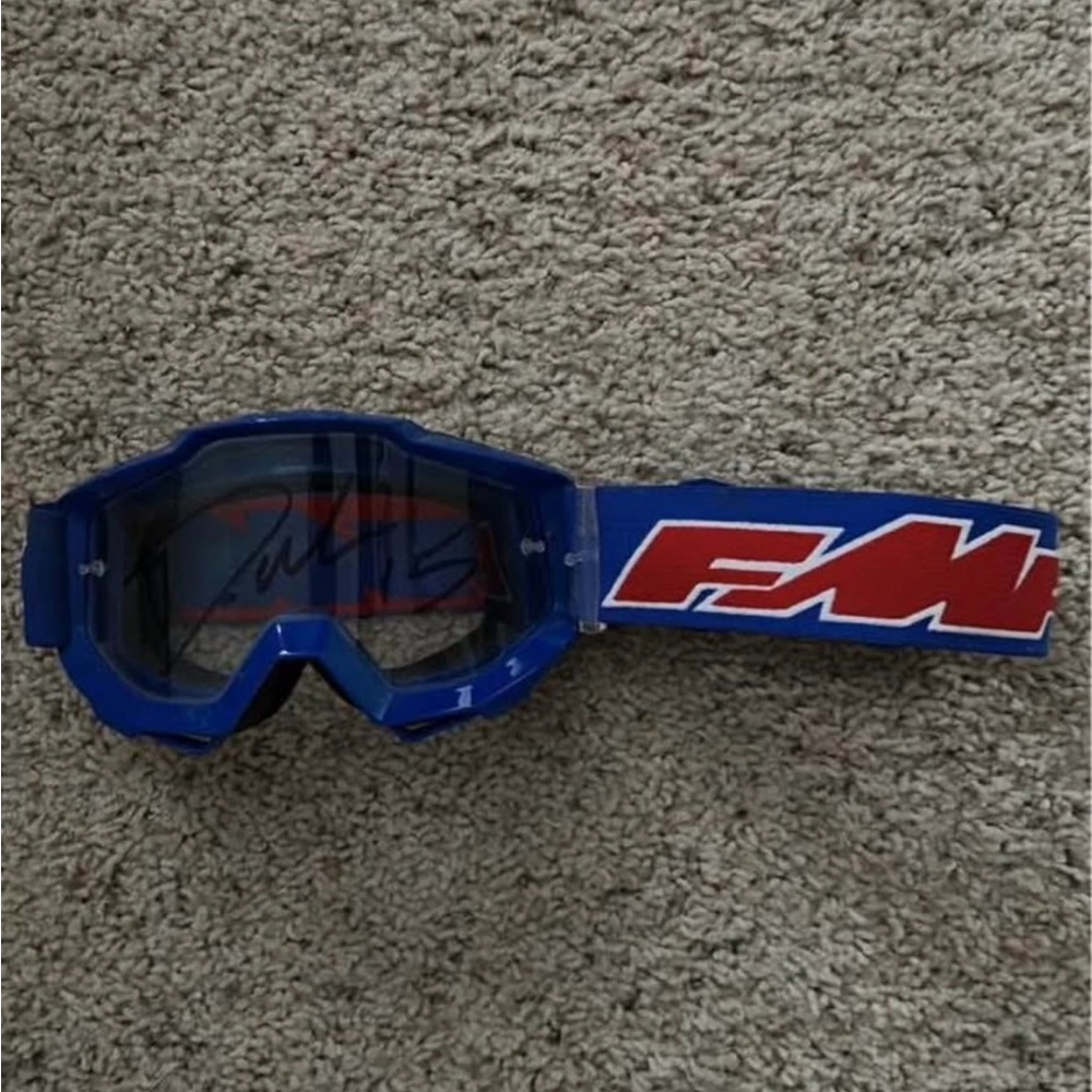 Dean Wilson SIGNED fmf Goggles and magazine